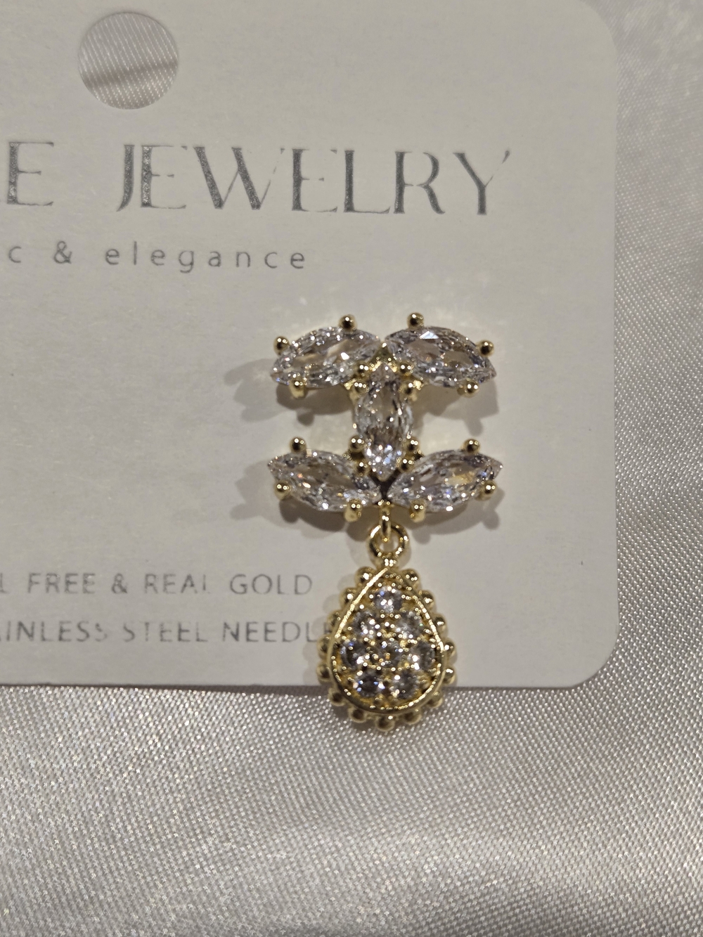 Evelle Jewelry Gold Crystal Drop Earrings NWOT - Picture 2 of 4